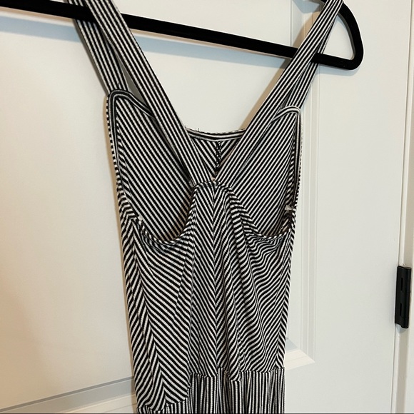 Black and white striped jumpsuit - Picture 6 of 6